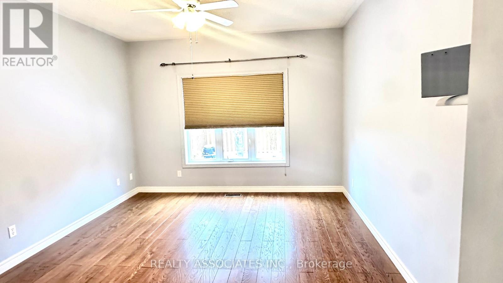 1076 Broughton Lane, Newmarket, Ontario L3X 2L6 - Photo 7 - N12551376