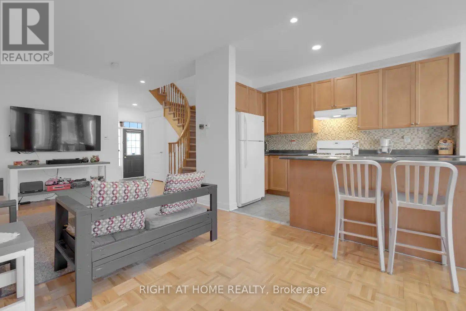 53 Silent Pond Crescent, Brampton, Ontario  L6V 4S9 - Photo 9 - W12549734