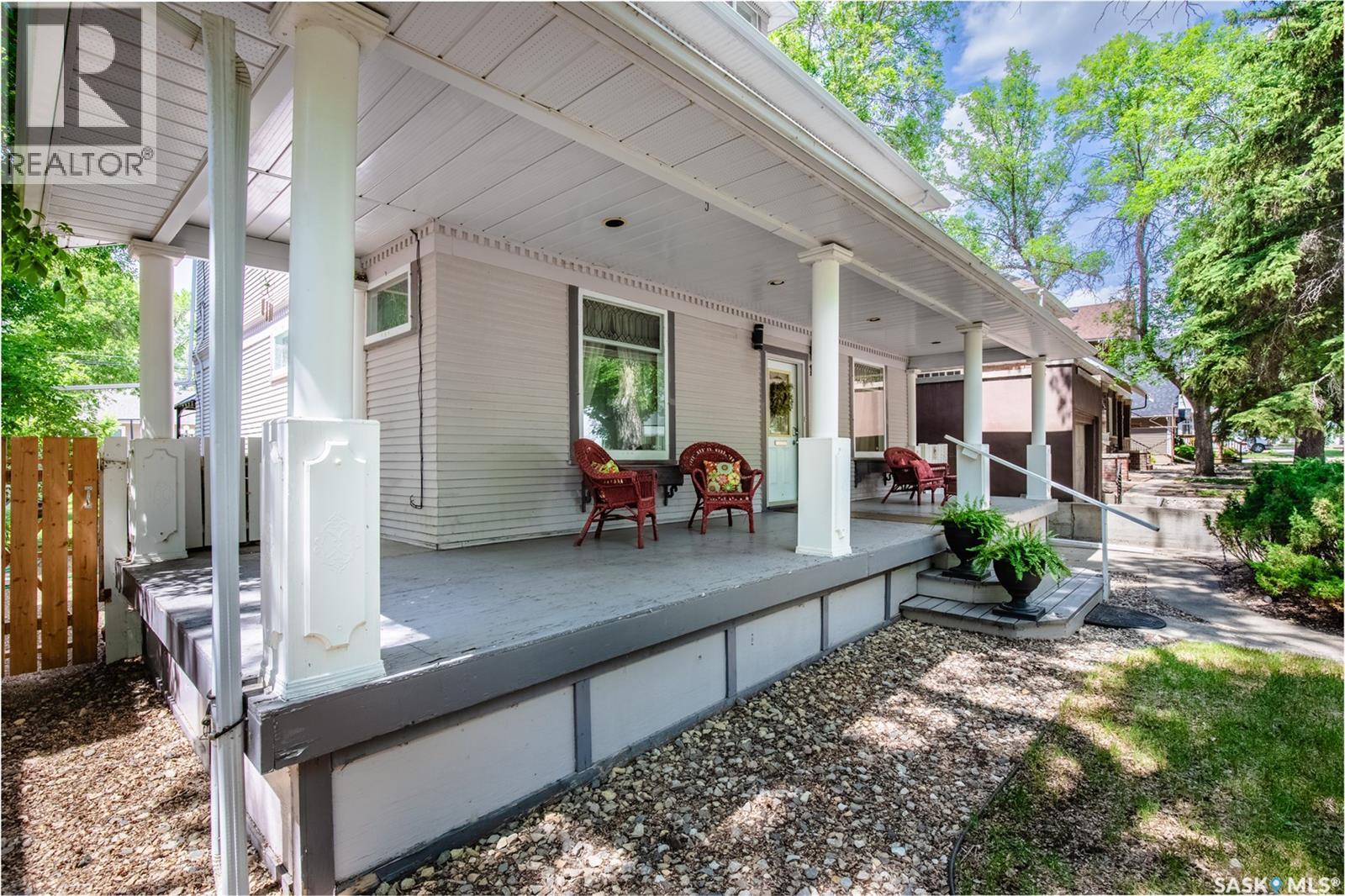 1116 Clifton Avenue, Moose Jaw, Saskatchewan  S6H 3L5 - Photo 3 - SK024240