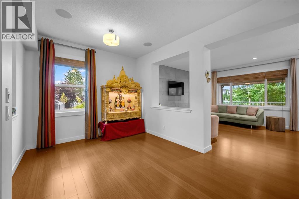 233 Cranarch Common Se, Calgary, Alberta  T3M 1M3 - Photo 3 - A2261633