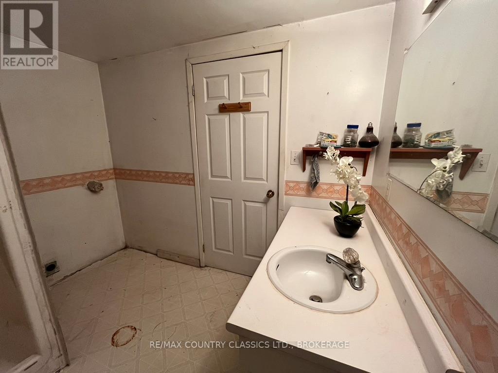 534 B Slate Falls Road, Addington Highlands, Ontario  K0H 1L0 - Photo 8 - X12554302