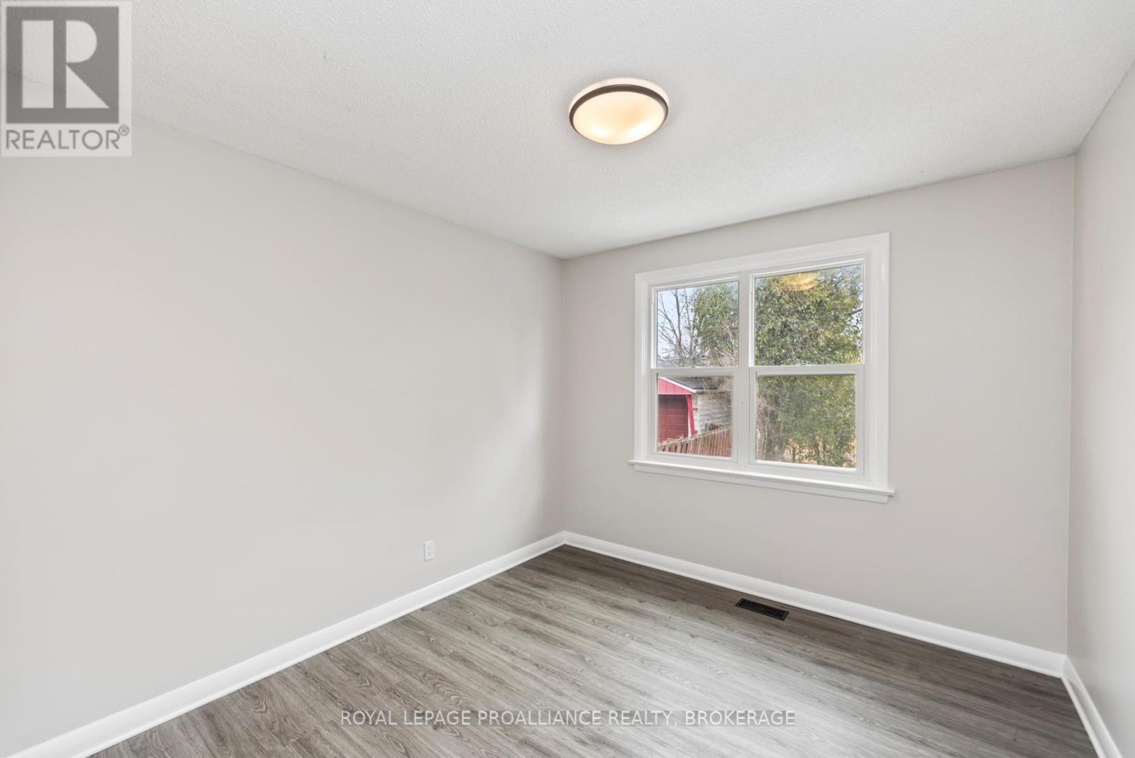 297 Kingscourt Avenue, Kingston, Ontario  K7K 4R2 - Photo 19 - X12554396