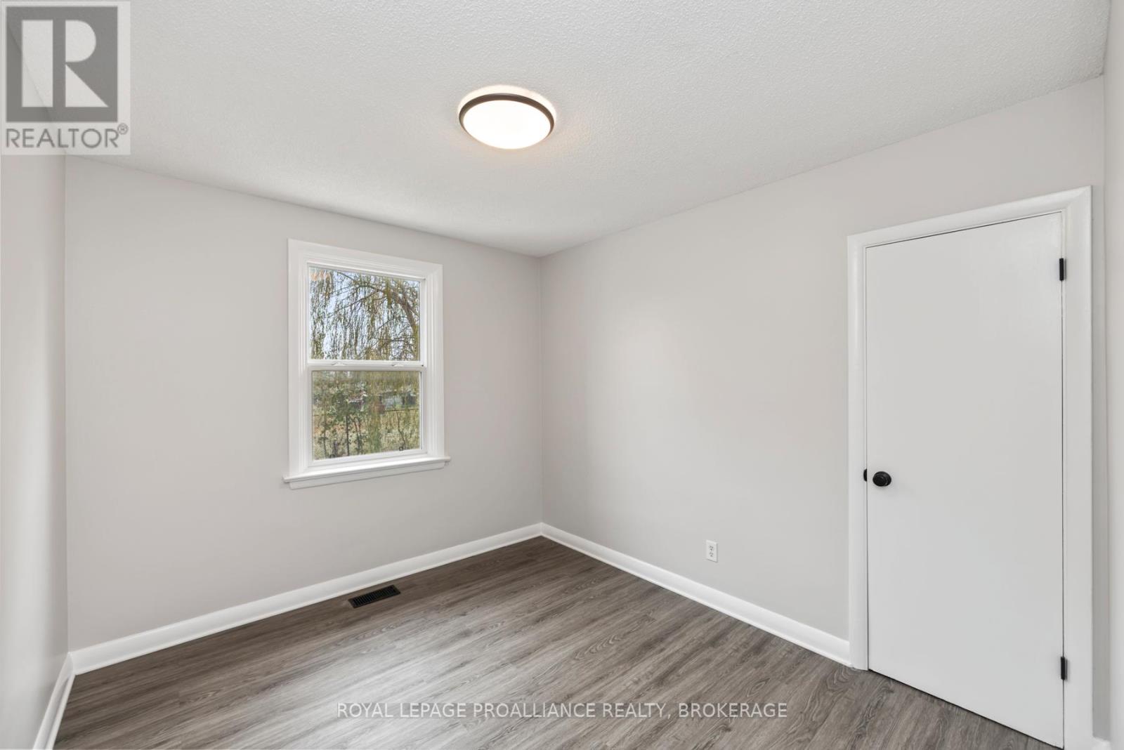 297 Kingscourt Avenue, Kingston, Ontario  K7K 4R2 - Photo 20 - X12554396