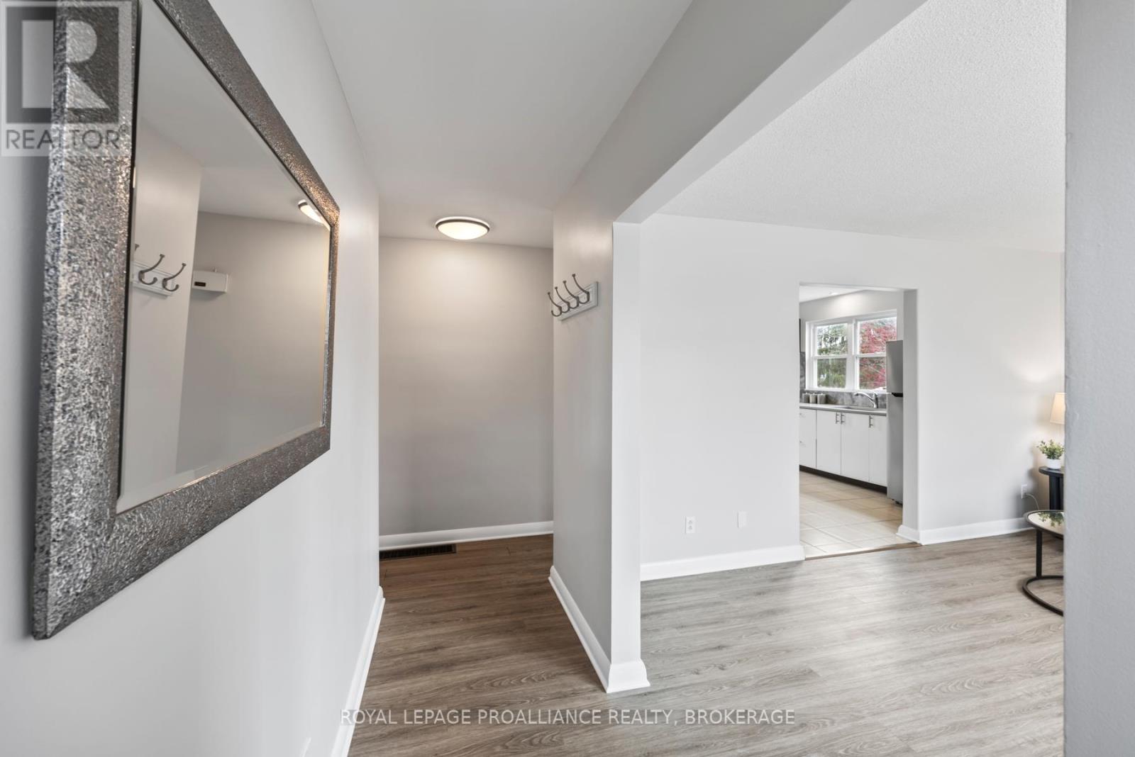 297 Kingscourt Avenue, Kingston, Ontario  K7K 4R2 - Photo 5 - X12554396