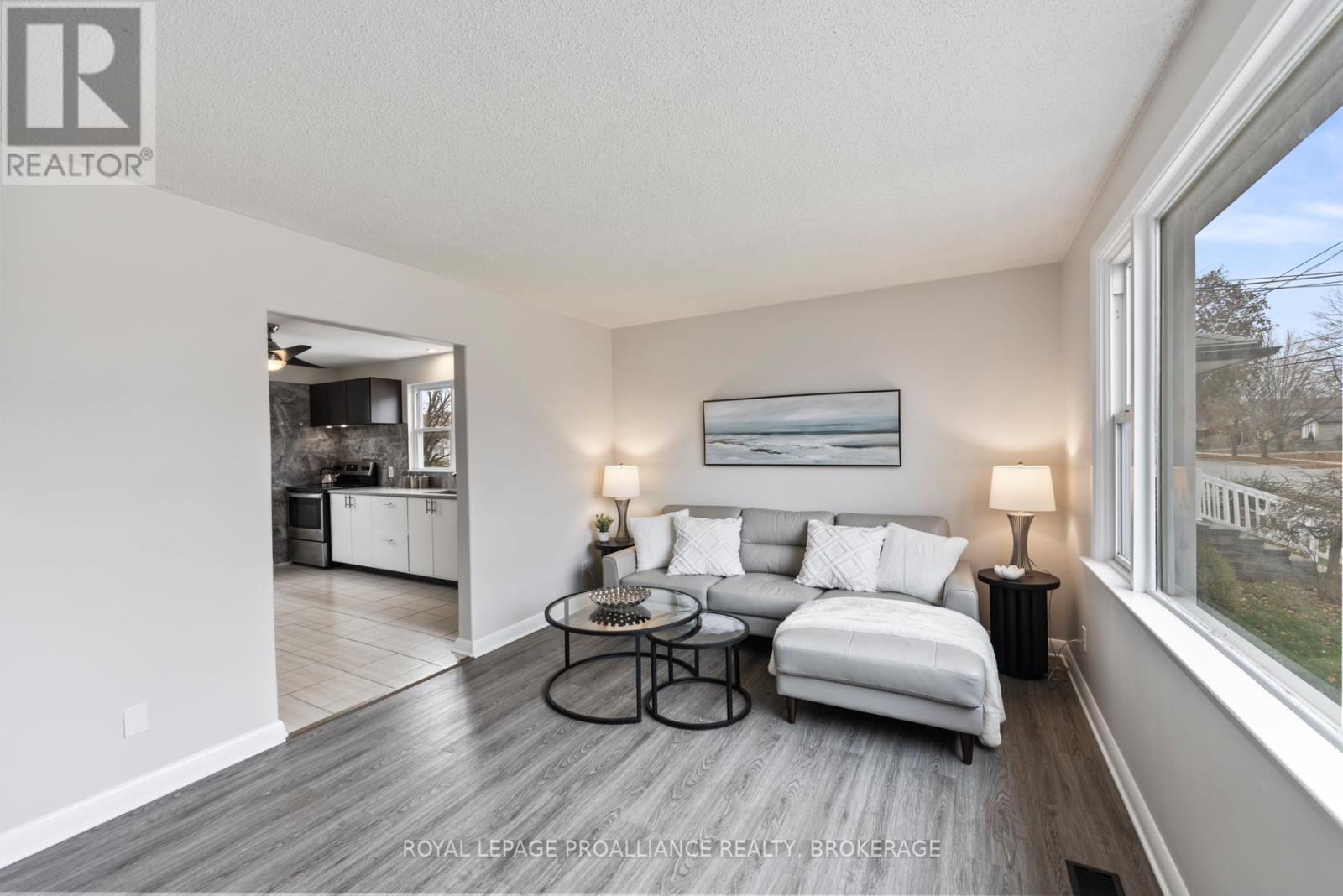 297 Kingscourt Avenue, Kingston, Ontario  K7K 4R2 - Photo 6 - X12554396