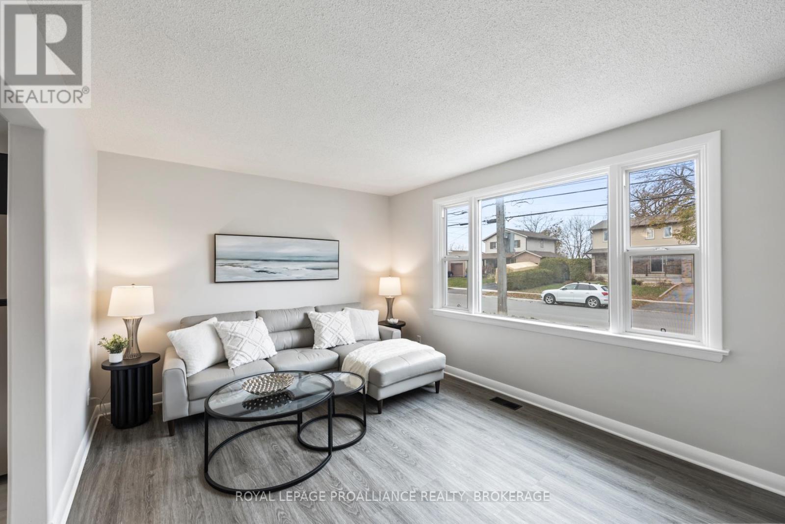 297 Kingscourt Avenue, Kingston, Ontario  K7K 4R2 - Photo 7 - X12554396