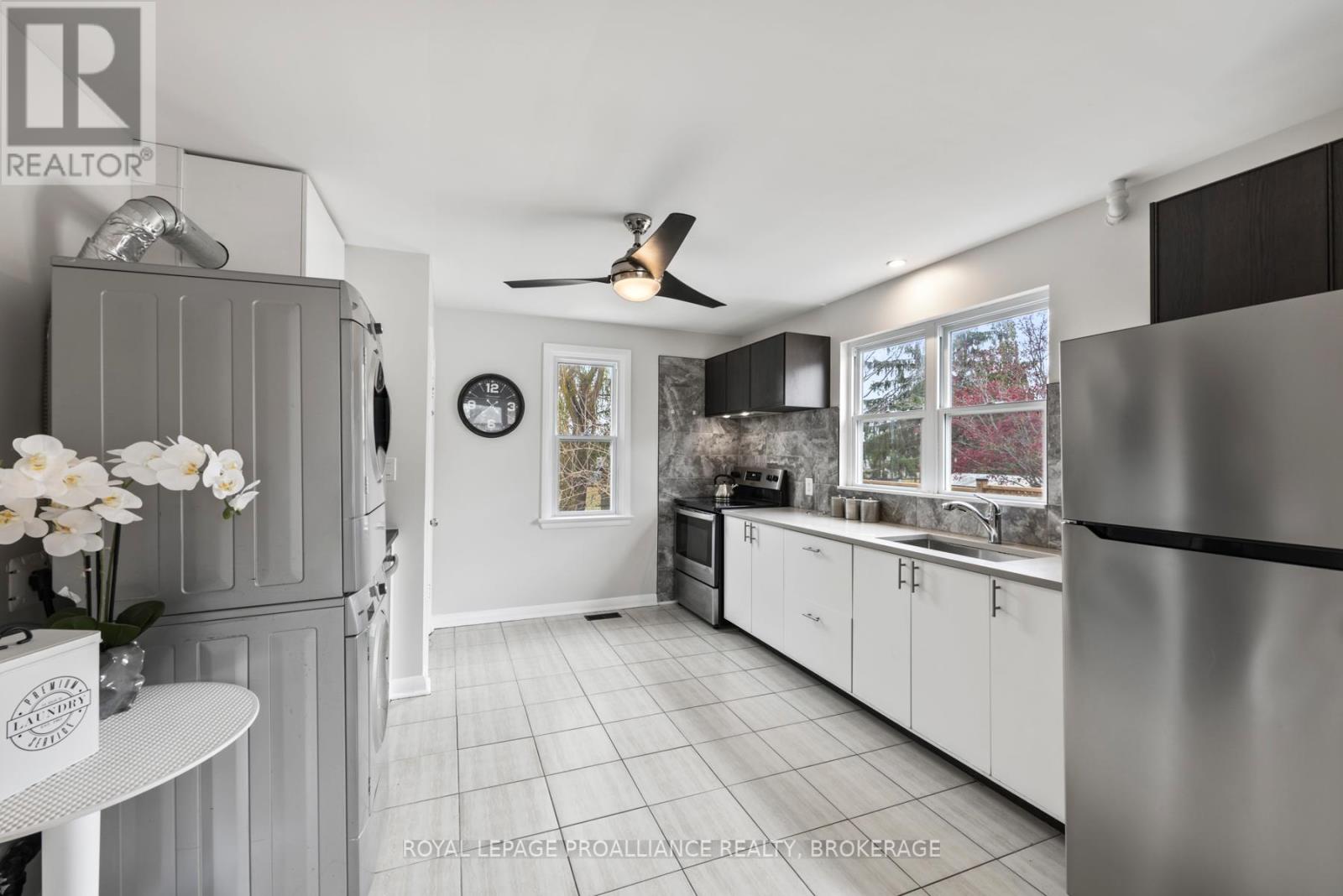 297 Kingscourt Avenue, Kingston, Ontario  K7K 4R2 - Photo 9 - X12554396