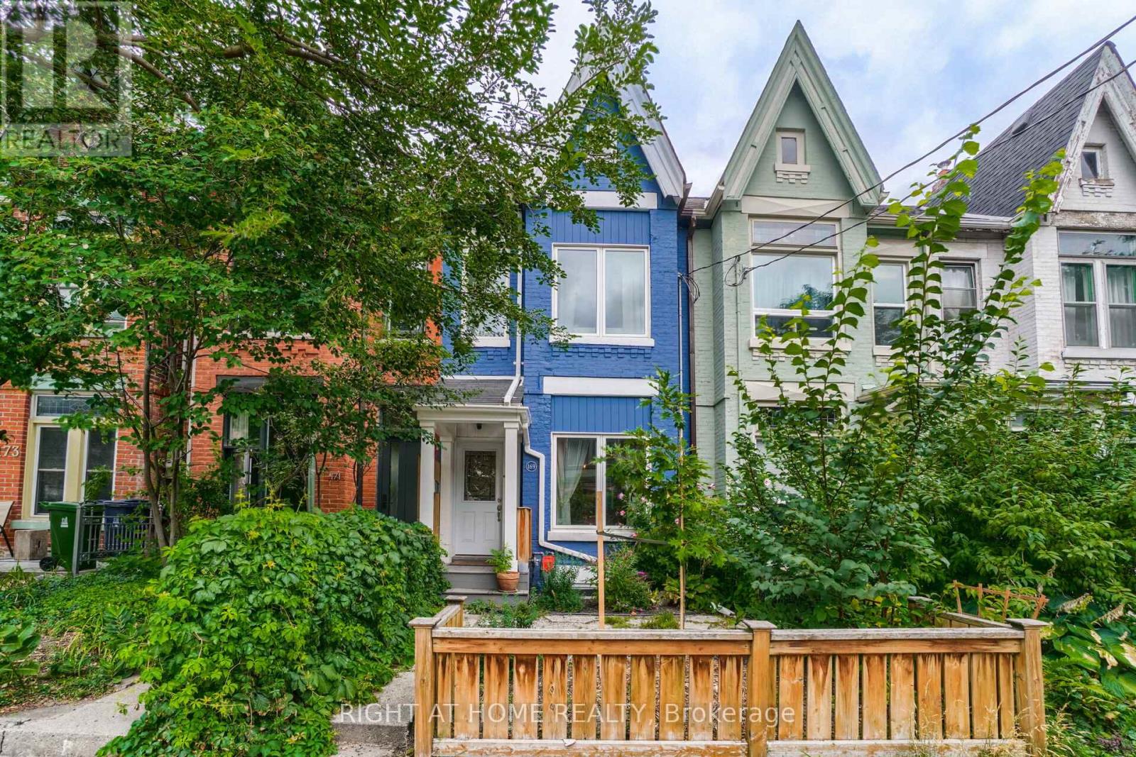 169 BEACONSFIELD AVENUE, Toronto, Ontario