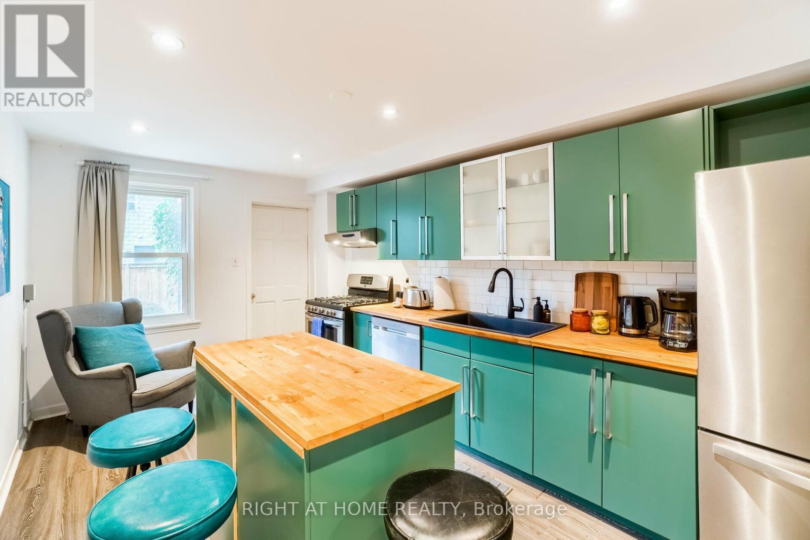 169 Beaconsfield Avenue, Toronto, Ontario  M6J 3J7 - Photo 10 - C12554144