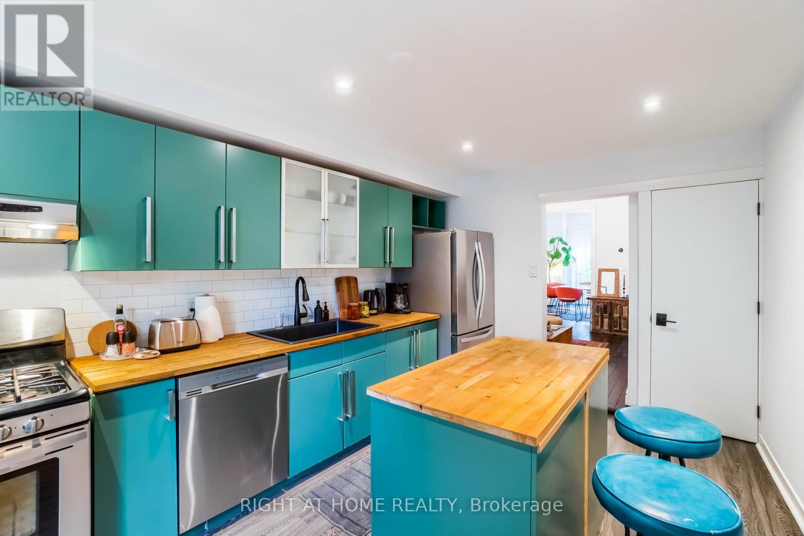 169 Beaconsfield Avenue, Toronto, Ontario  M6J 3J7 - Photo 12 - C12554144