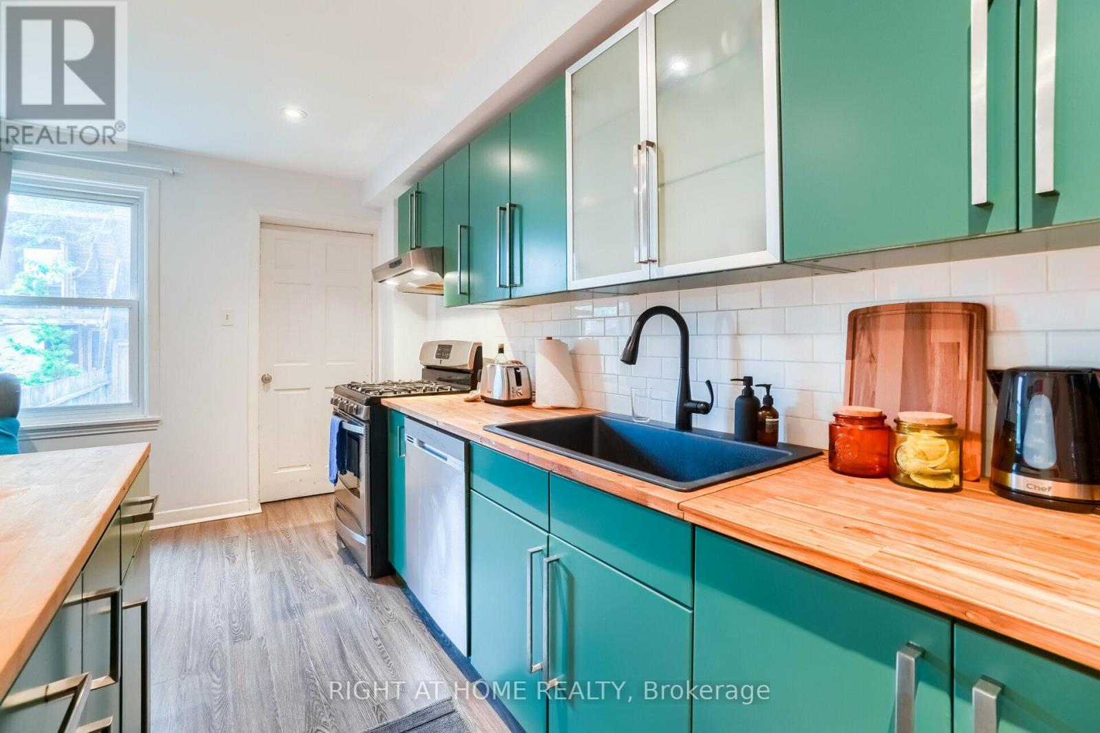 169 Beaconsfield Avenue, Toronto, Ontario  M6J 3J7 - Photo 13 - C12554144