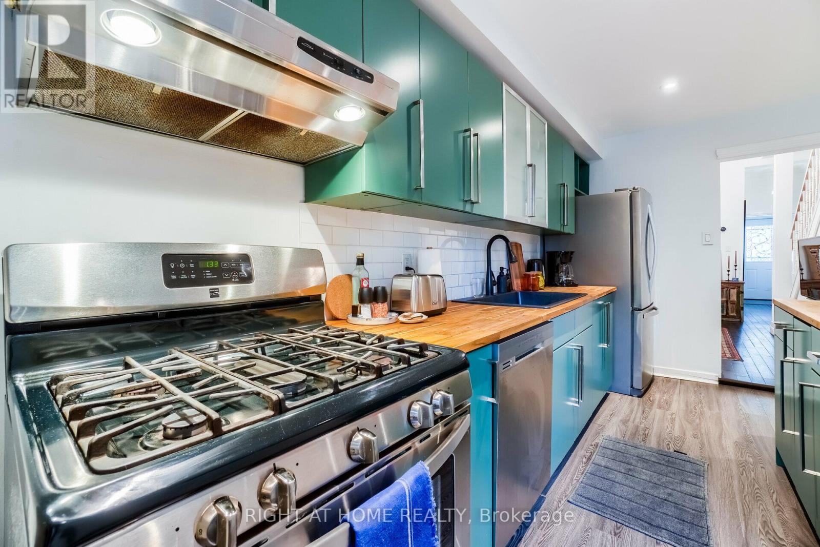 169 Beaconsfield Avenue, Toronto, Ontario  M6J 3J7 - Photo 14 - C12554144