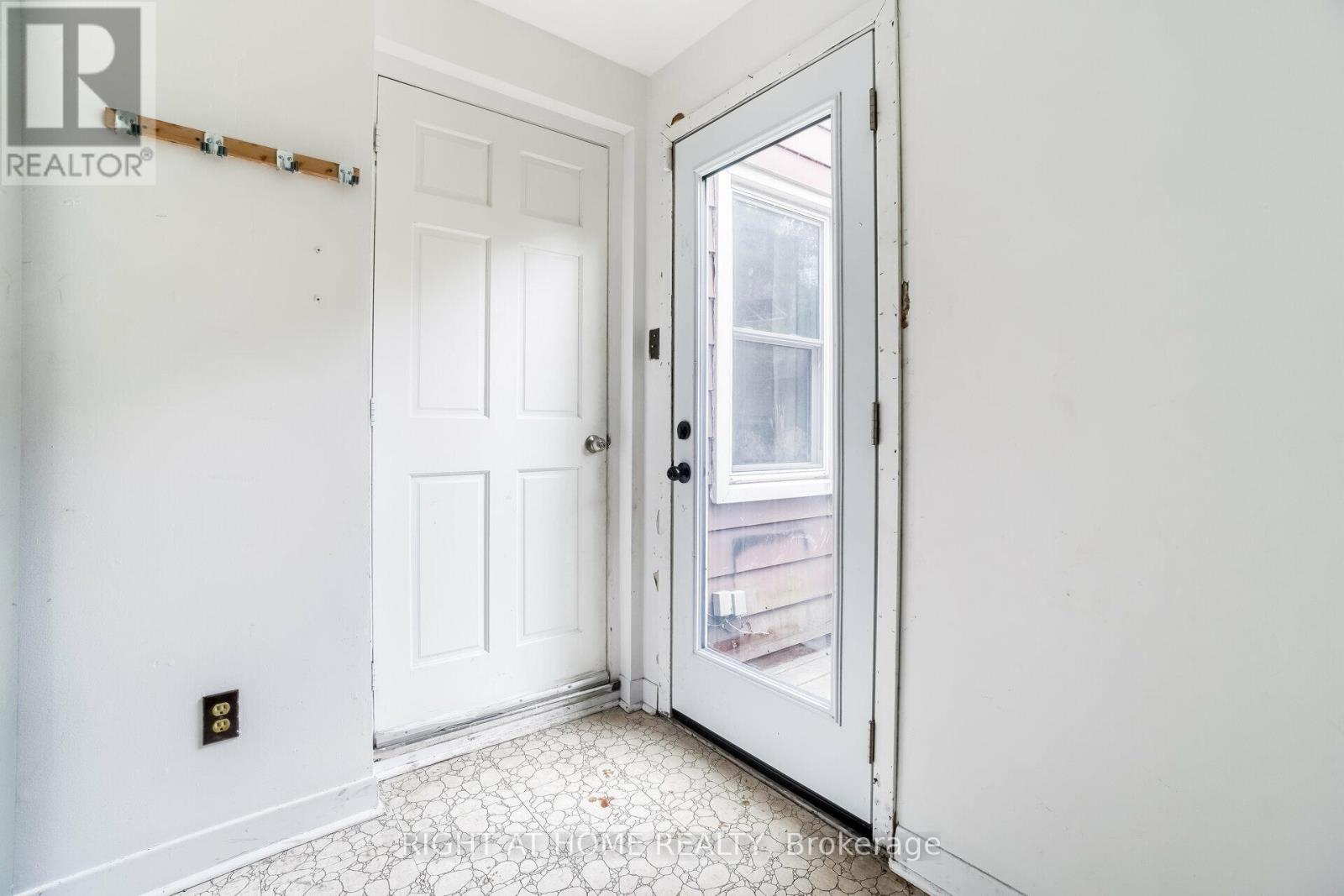 169 Beaconsfield Avenue, Toronto, Ontario  M6J 3J7 - Photo 16 - C12554144