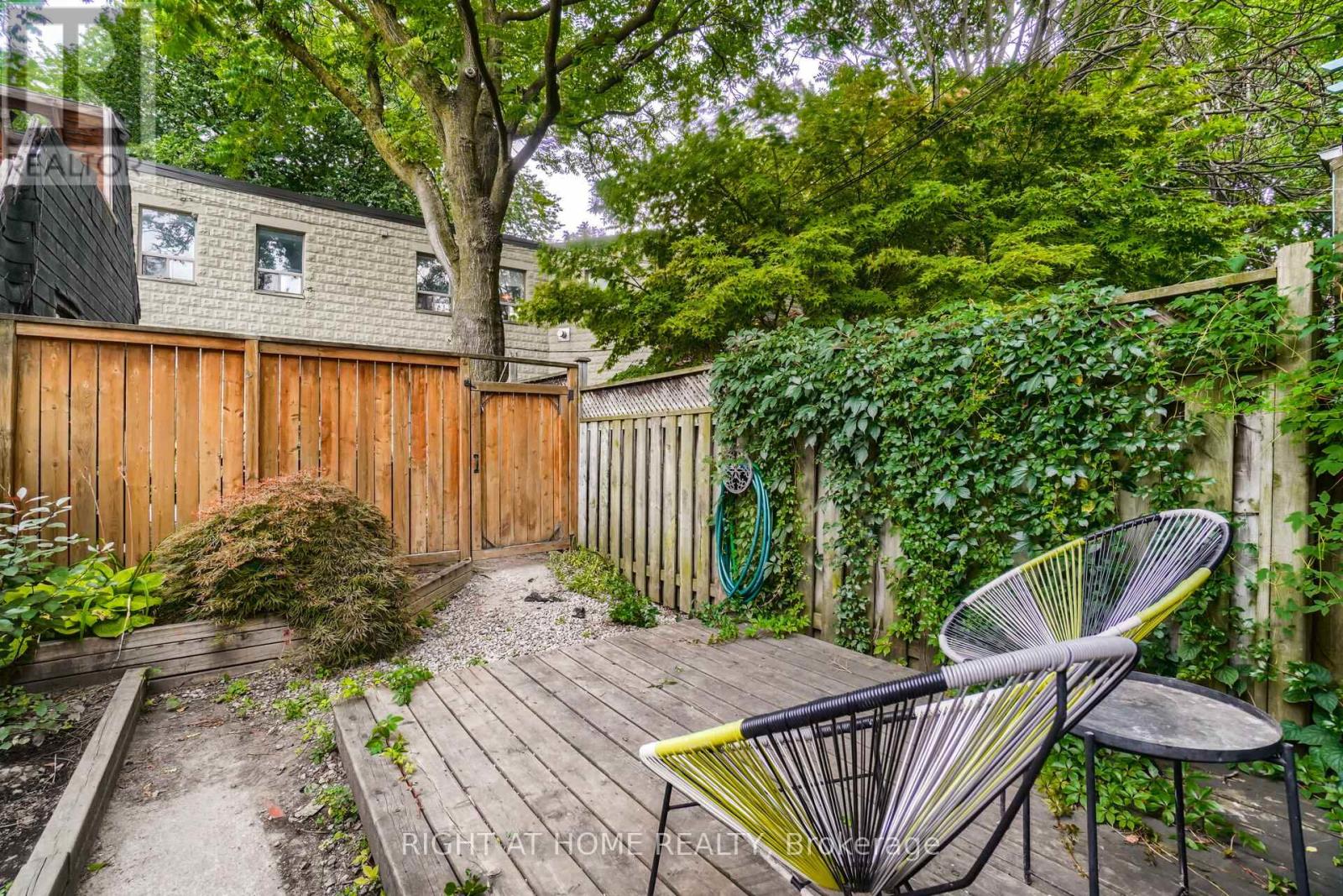 169 Beaconsfield Avenue, Toronto, Ontario  M6J 3J7 - Photo 32 - C12554144