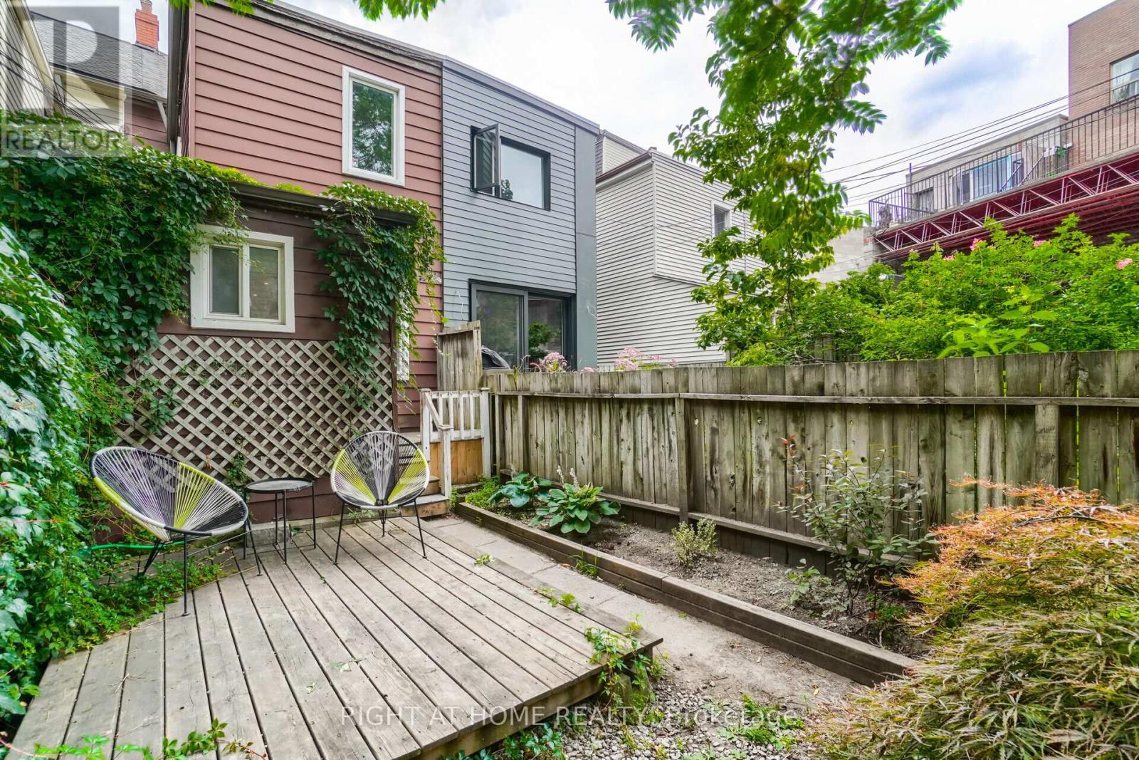 169 Beaconsfield Avenue, Toronto, Ontario  M6J 3J7 - Photo 34 - C12554144