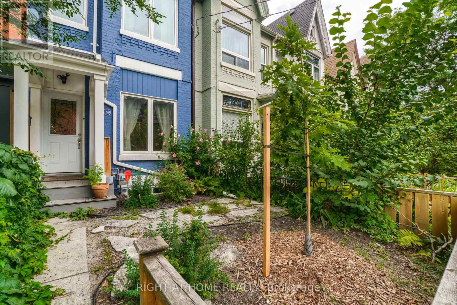 169 Beaconsfield Avenue, Toronto, Ontario  M6J 3J7 - Photo 36 - C12554144