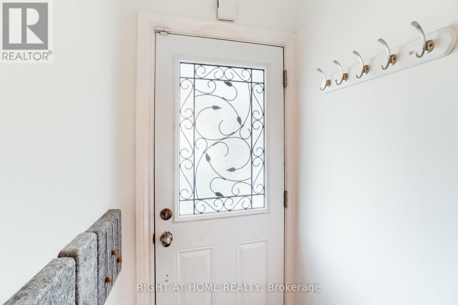 169 Beaconsfield Avenue, Toronto, Ontario  M6J 3J7 - Photo 4 - C12554144