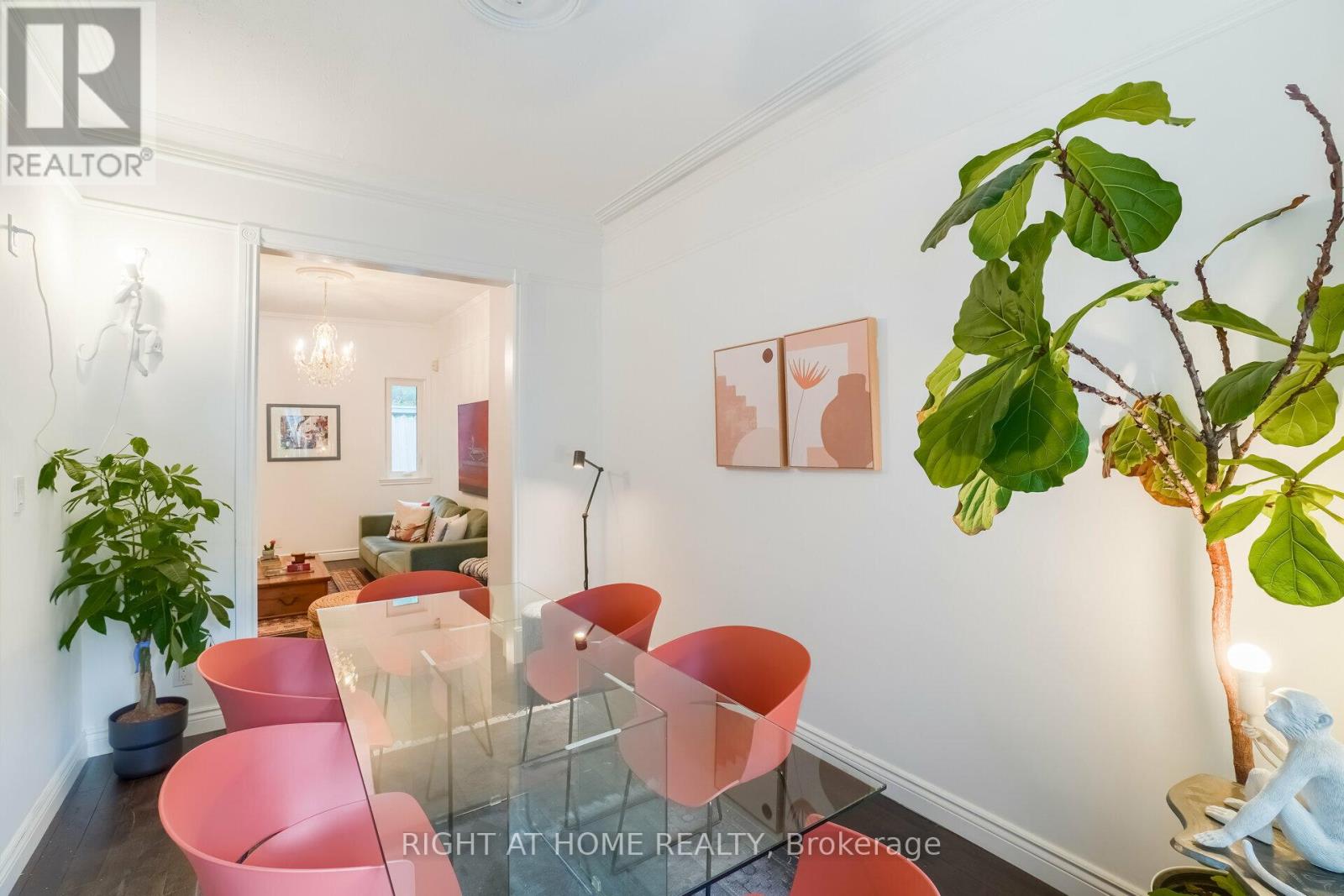 169 Beaconsfield Avenue, Toronto, Ontario  M6J 3J7 - Photo 7 - C12554144