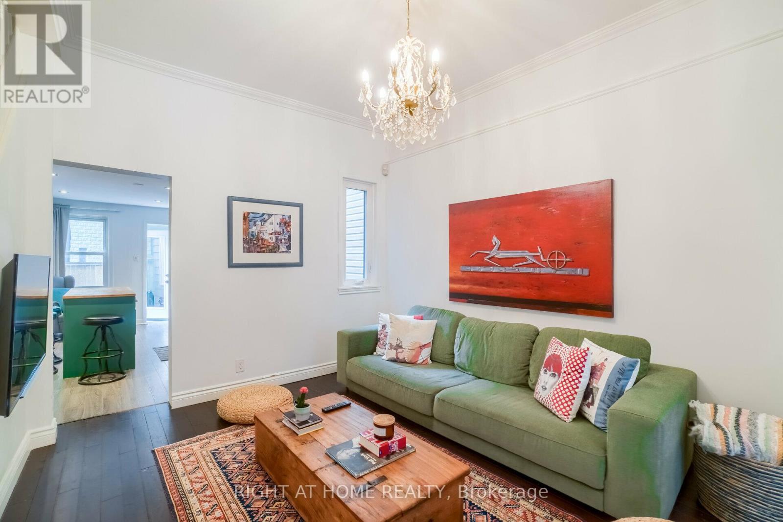 169 Beaconsfield Avenue, Toronto, Ontario  M6J 3J7 - Photo 8 - C12554144