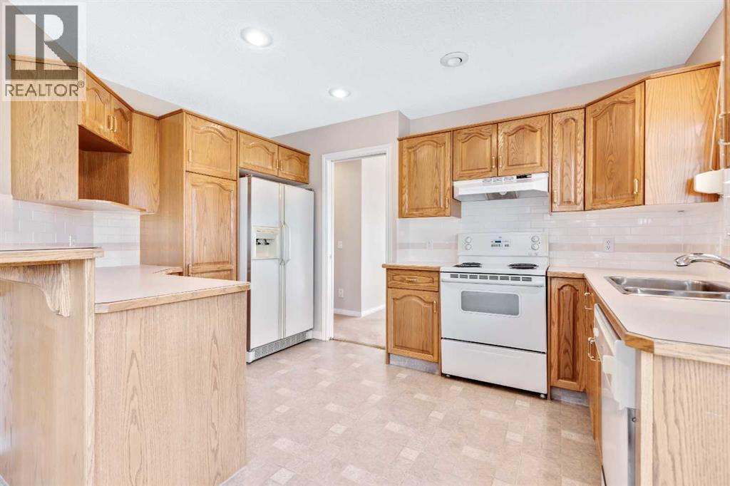 154 Sierra Morena Green Sw, Calgary, Alberta  T3H 3E4 - Photo 9 - A2269970