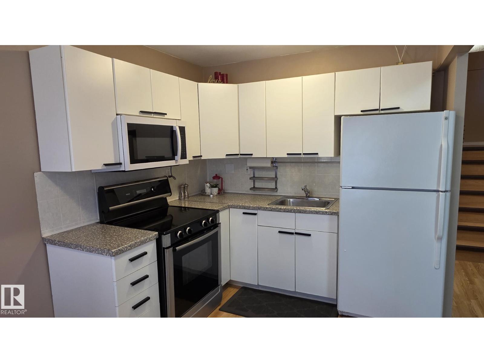 117 Londonderry Sq Nw, Edmonton, Alberta  T5C 3C4 - Photo 11 - E4466055