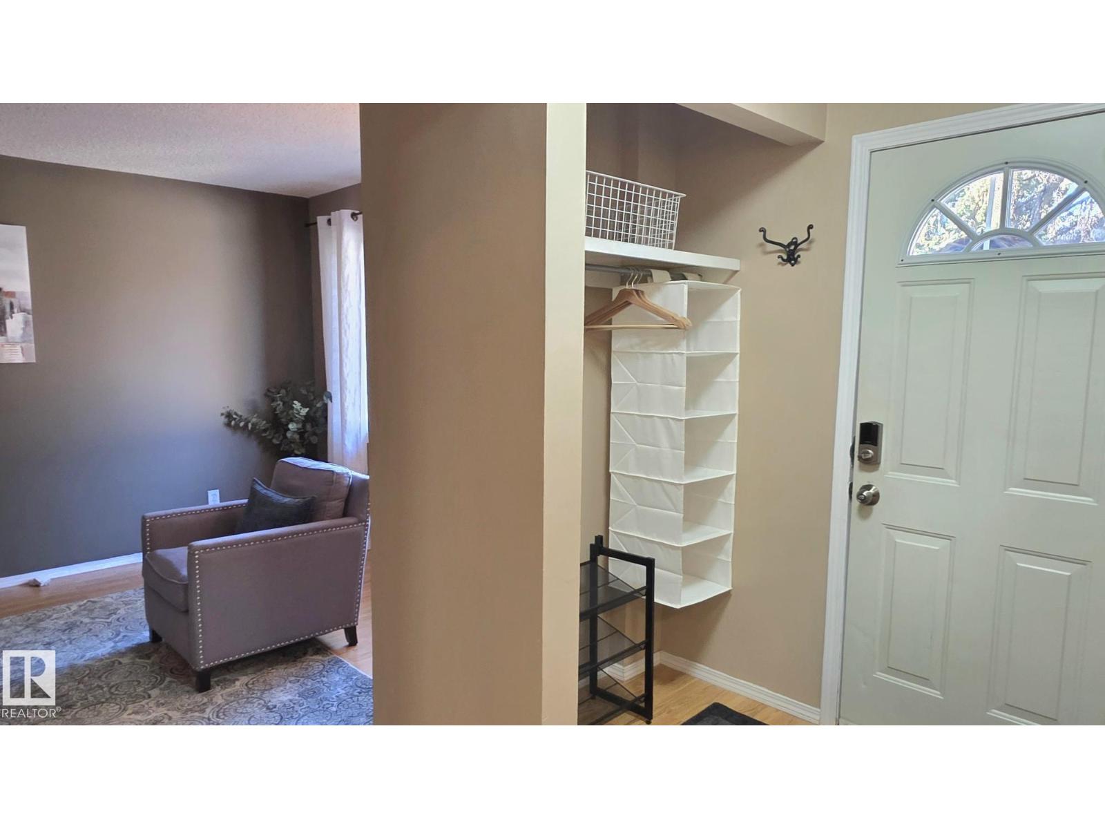 117 Londonderry Sq Nw, Edmonton, Alberta  T5C 3C4 - Photo 3 - E4466055