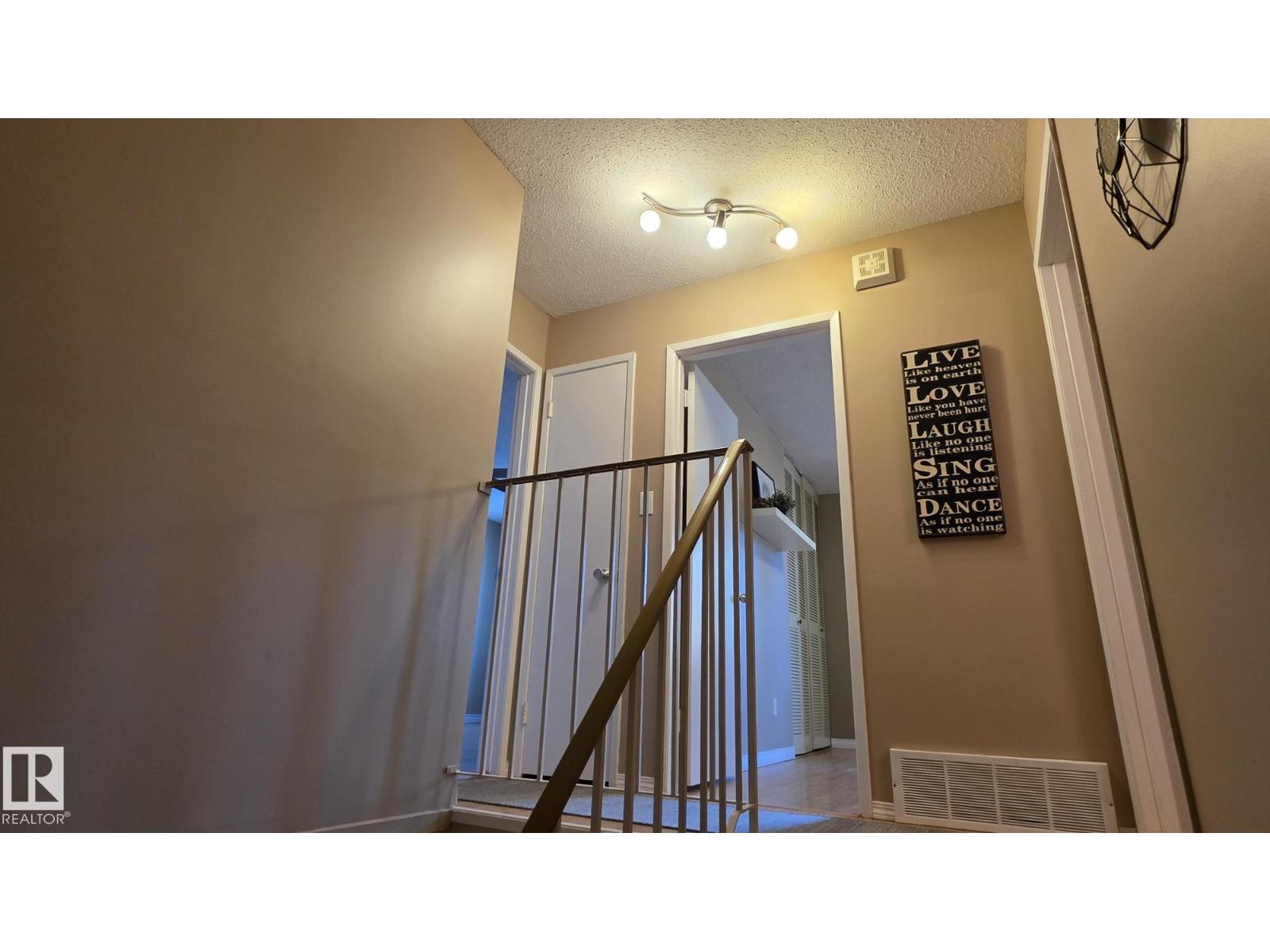 117 Londonderry Sq Nw, Edmonton, Alberta  T5C 3C4 - Photo 15 - E4466055