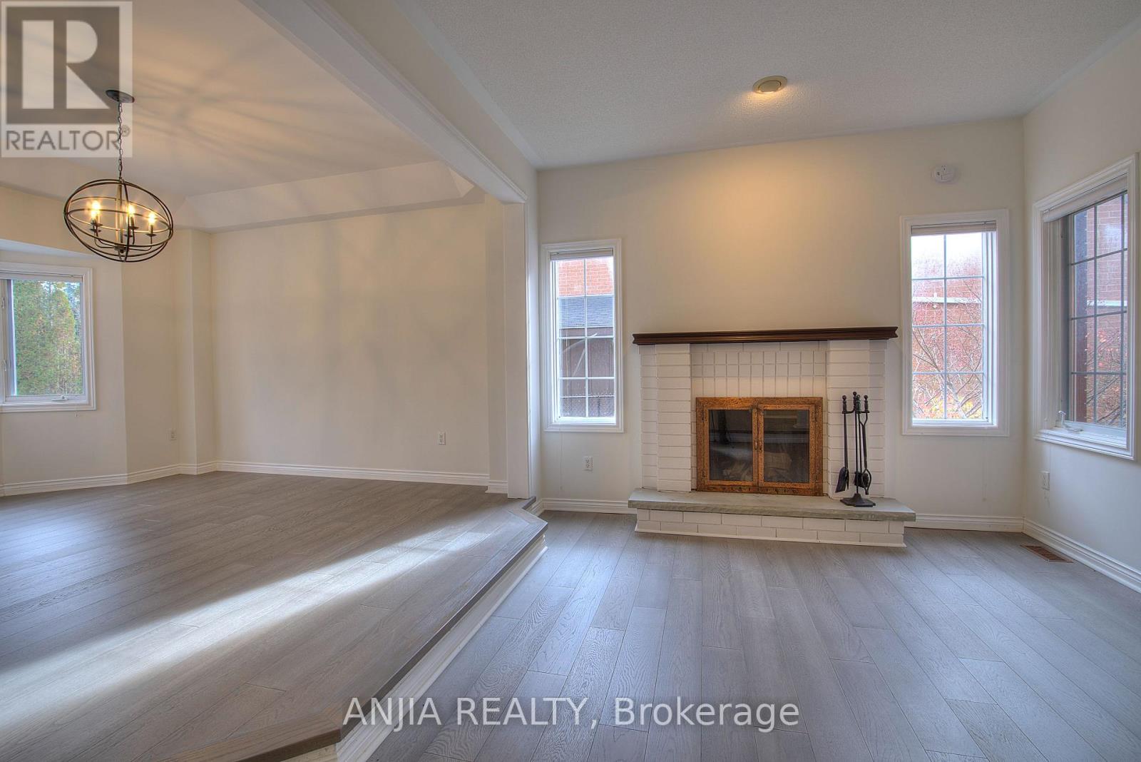 155 Sandcherry Court, Pickering, Ontario  L1V 6S8 - Photo 3 - E12553996