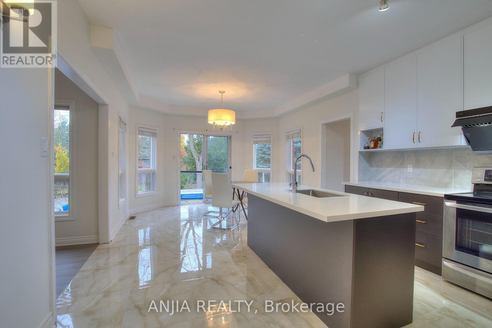 155 Sandcherry Court, Pickering, Ontario  L1V 6S8 - Photo 4 - E12553996