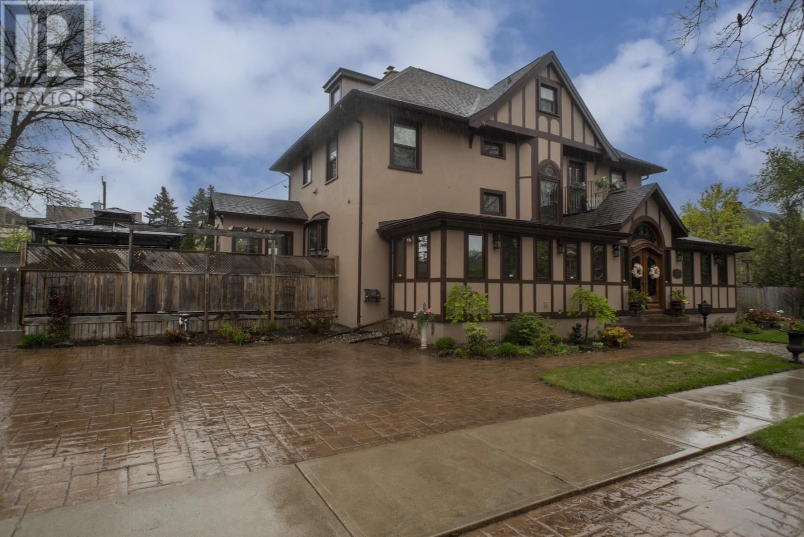 338 Catherine St, Thunder Bay, Ontario  P7E 1K6 - Photo 2 - TB252850