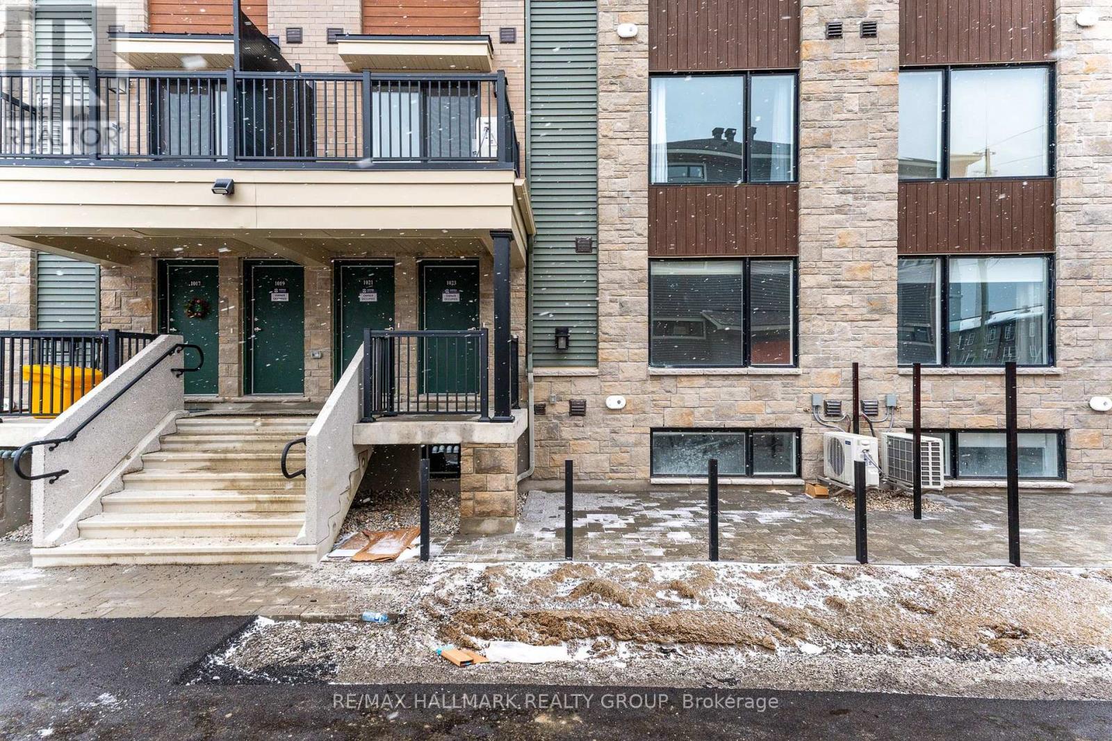 1023 Creekway Private, Ottawa, Ontario  K2T 0R8 - Photo 2 - X12554286