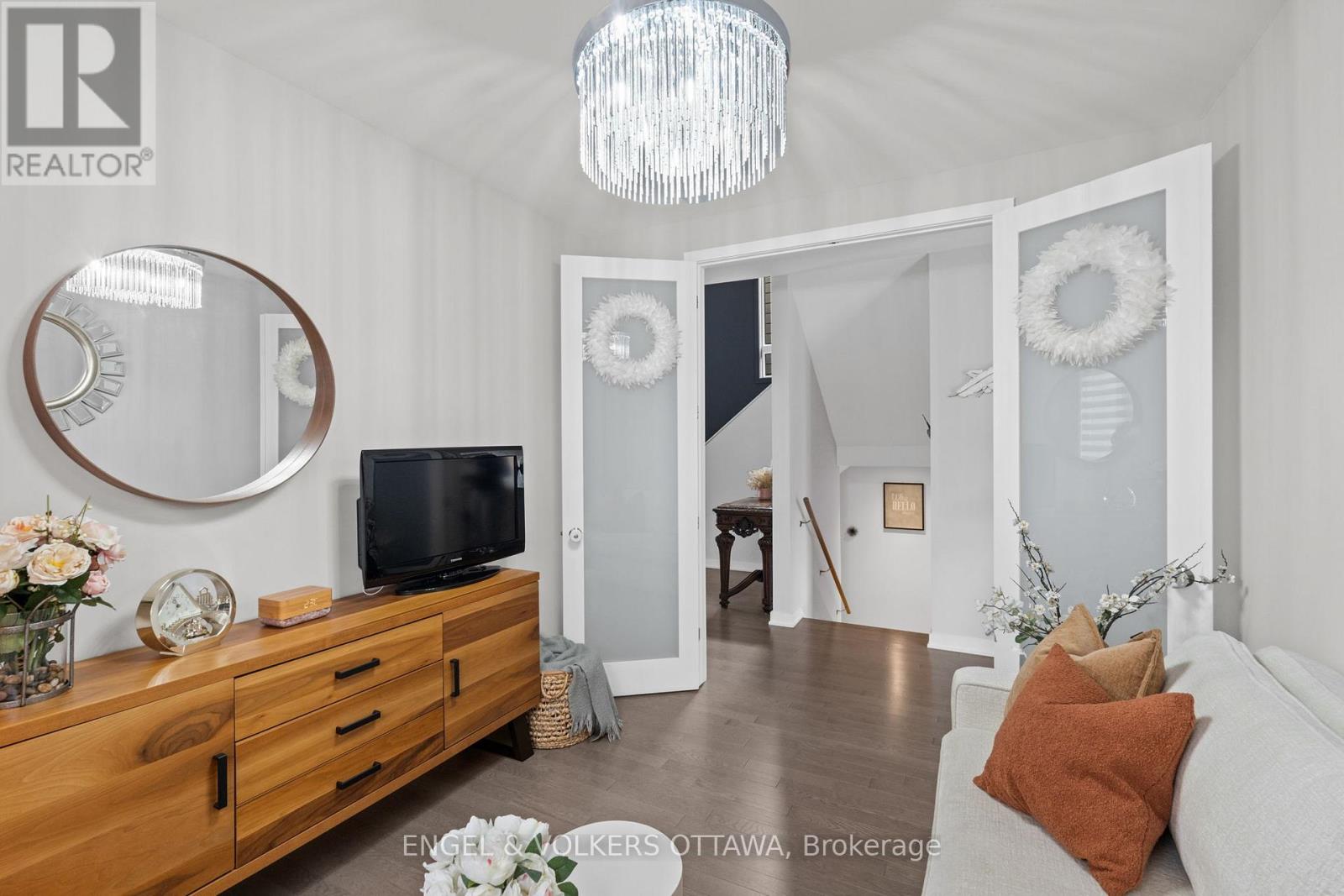 933 Islington Way, Ottawa, Ontario  K1T 0T7 - Photo 9 - X12554338