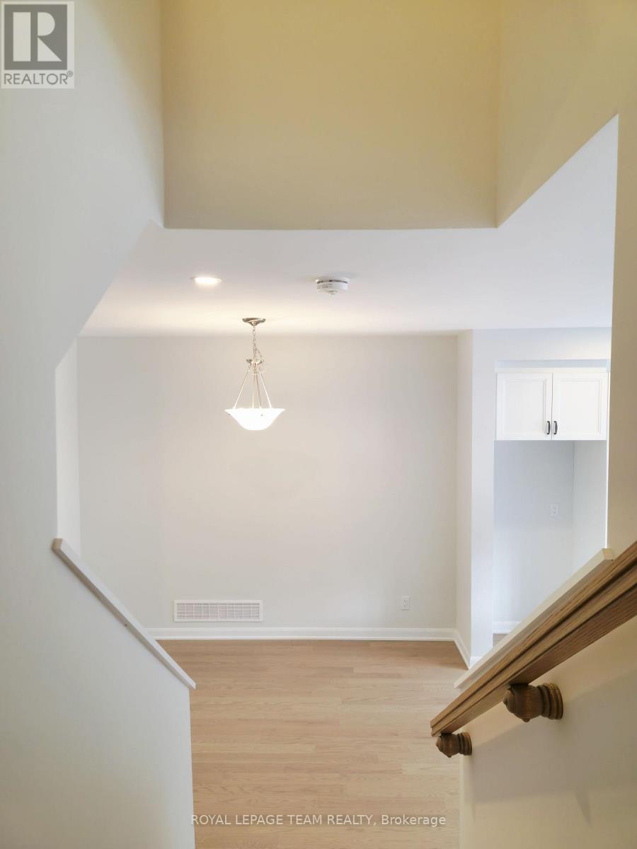 723 Fairline Row, Ottawa, Ontario  K2V 0M4 - Photo 15 - X12554400