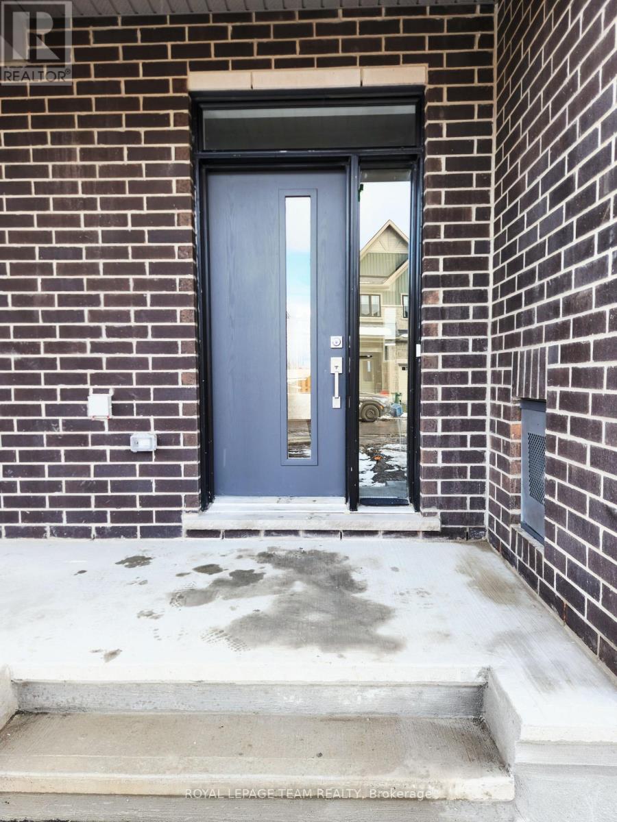 723 Fairline Row, Ottawa, Ontario  K2V 0M4 - Photo 2 - X12554400