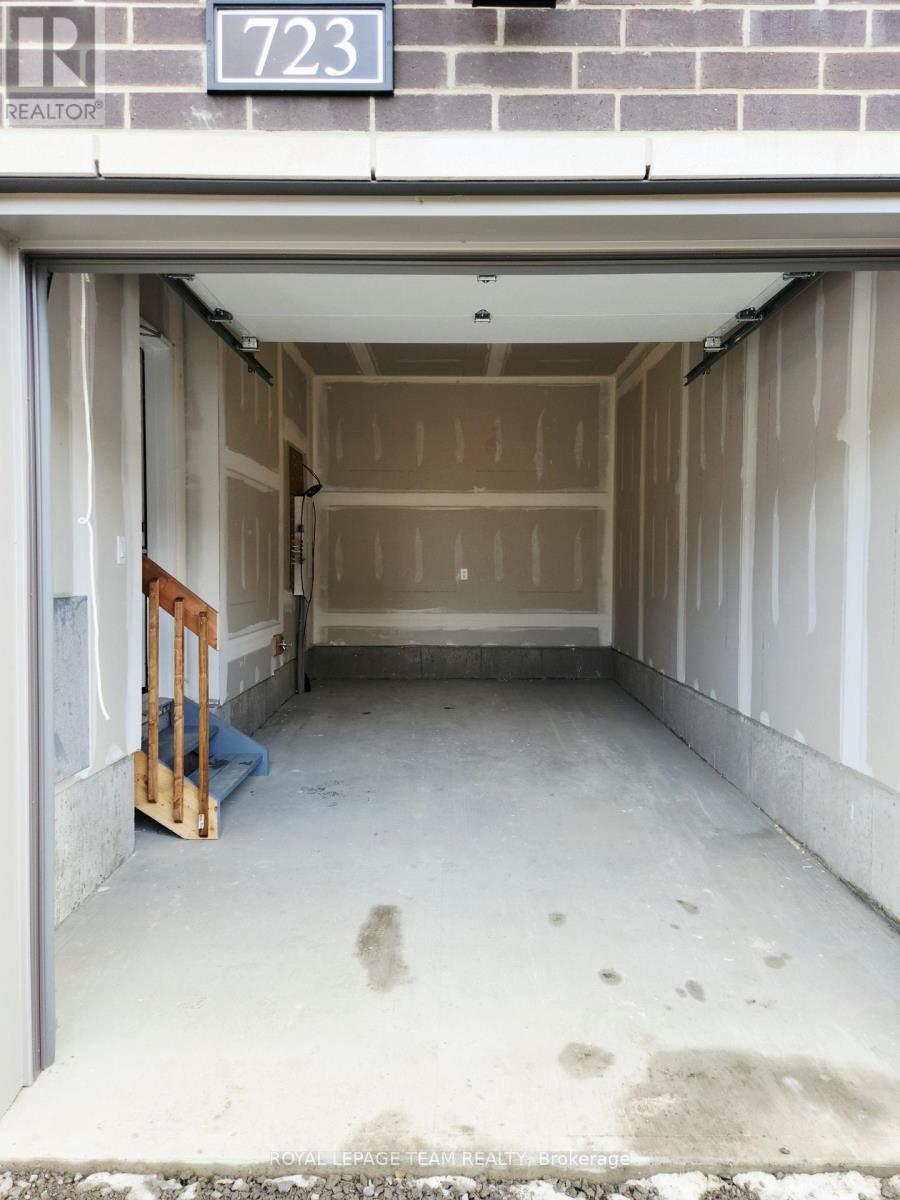 723 Fairline Row, Ottawa, Ontario  K2V 0M4 - Photo 34 - X12554400