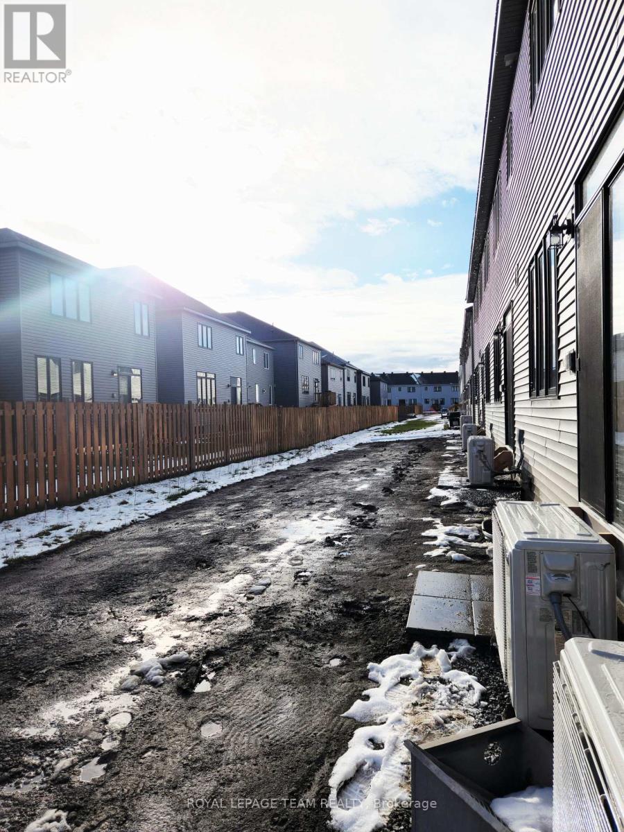 723 Fairline Row, Ottawa, Ontario  K2V 0M4 - Photo 36 - X12554400