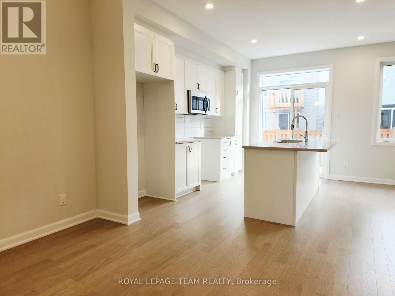 723 Fairline Row, Ottawa, Ontario  K2V 0M4 - Photo 7 - X12554400