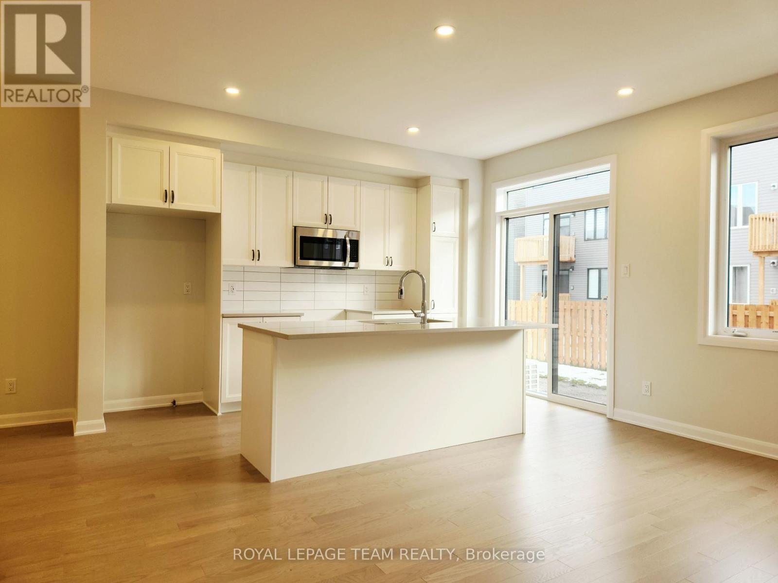 723 Fairline Row, Ottawa, Ontario  K2V 0M4 - Photo 8 - X12554400