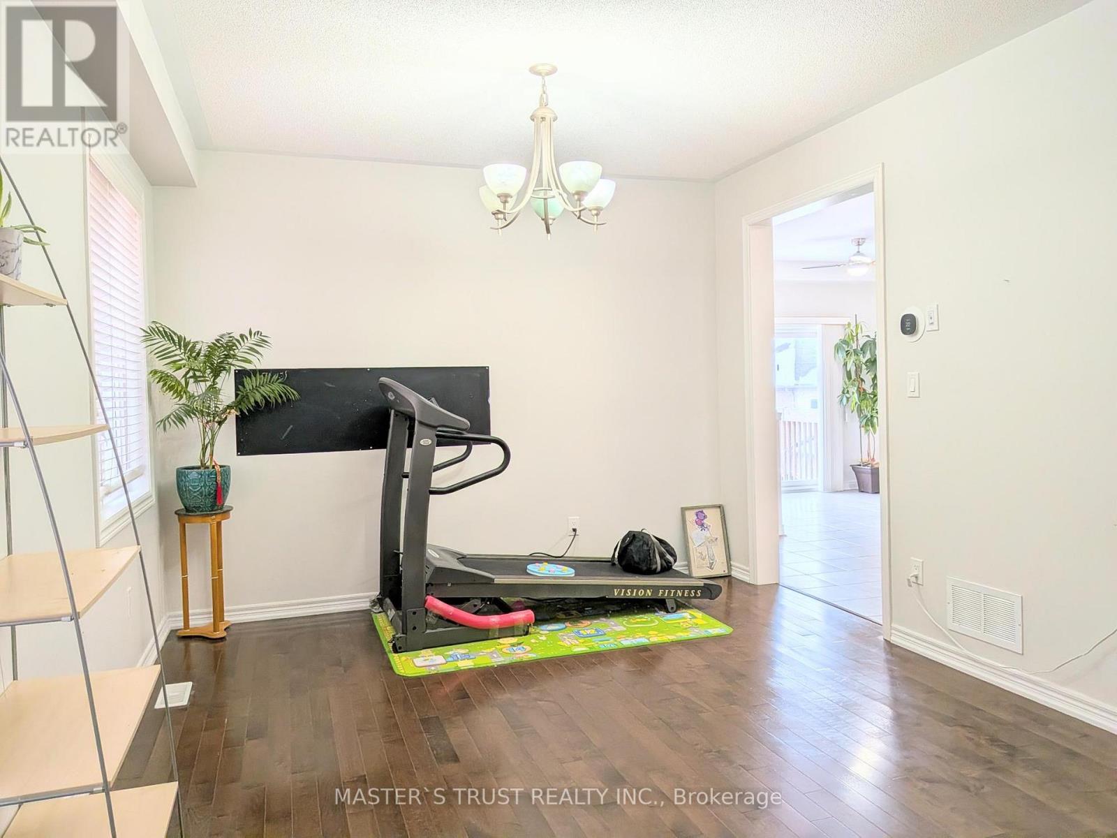 115 Herefordshire Crescent, East Gwillimbury, Ontario  L9N 0B5 - Photo 5 - N12506206