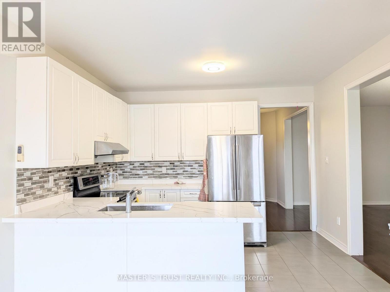 115 Herefordshire Crescent, East Gwillimbury, Ontario  L9N 0B5 - Photo 9 - N12506206