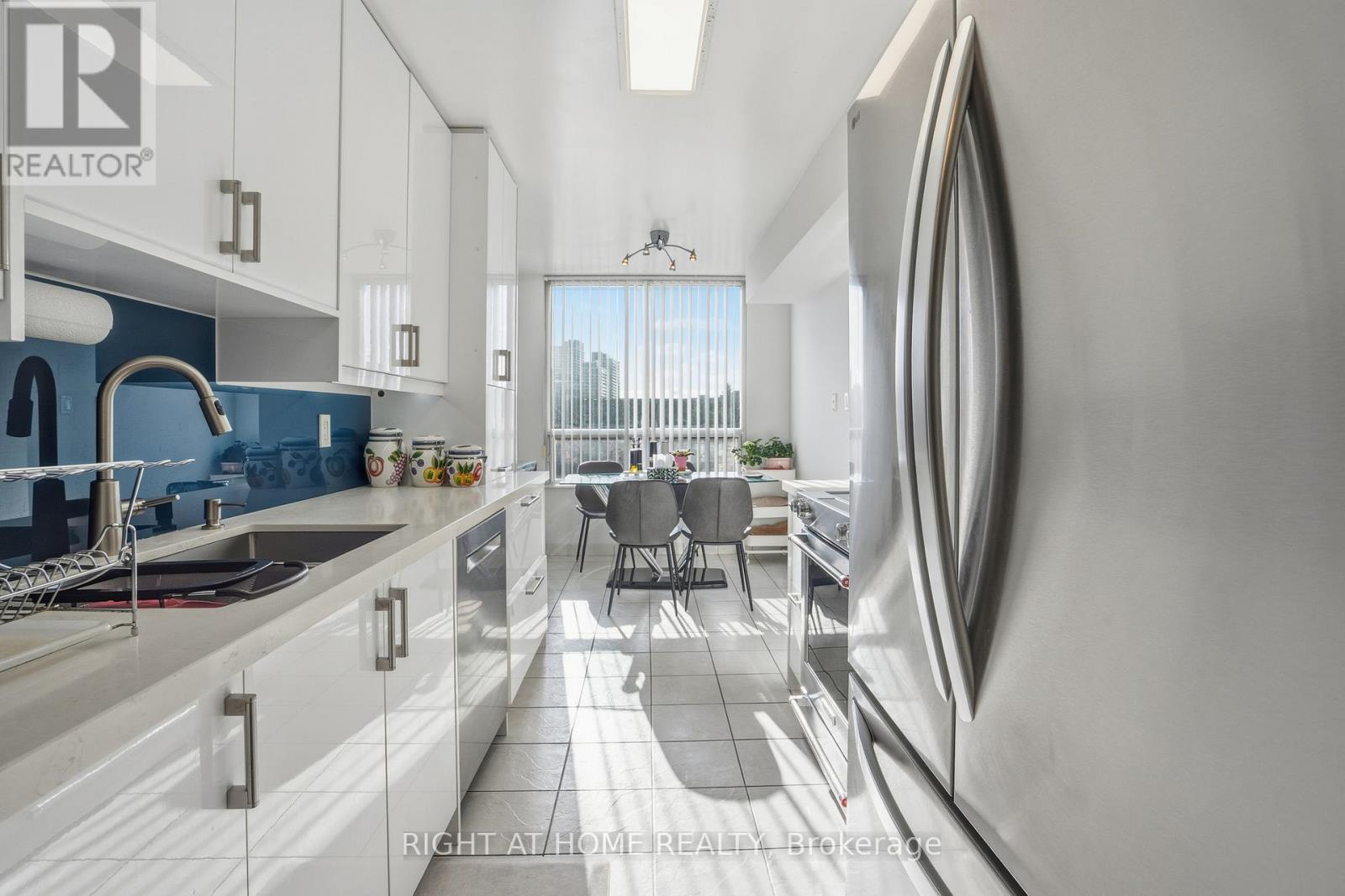 408 - 29 Northern Height Drive S, Richmond Hill, Ontario  L4B 4L8 - Photo 14 - N12553564