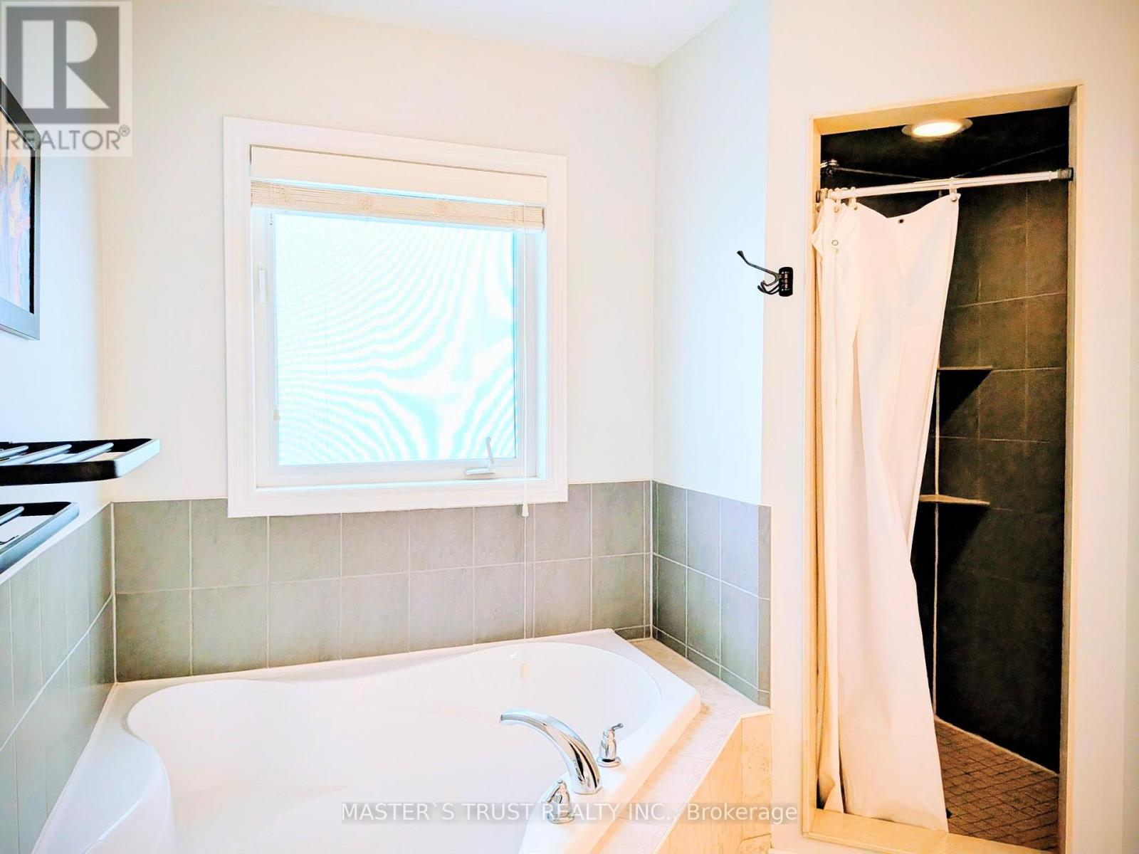 115 Herefordshire Crescent, East Gwillimbury, Ontario  L9N 0B5 - Photo 23 - N12506206