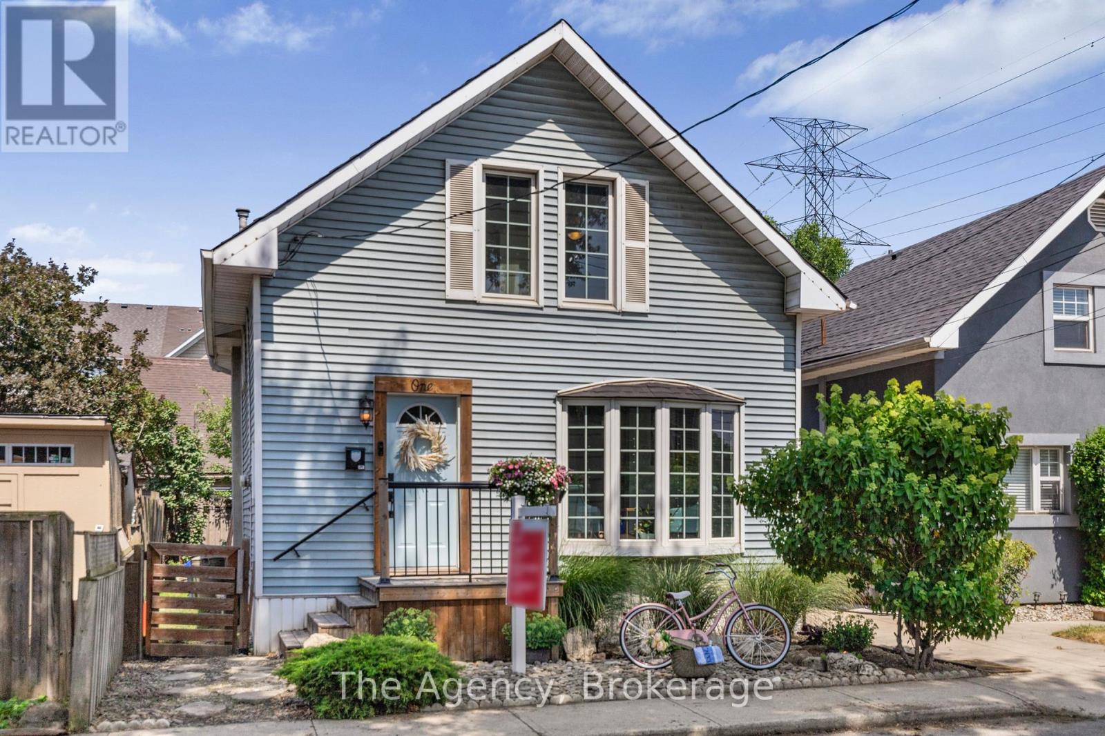 1 Mareve Avenue, Hamilton, Ontario  L8H 7A7 - Photo 3 - X12554360