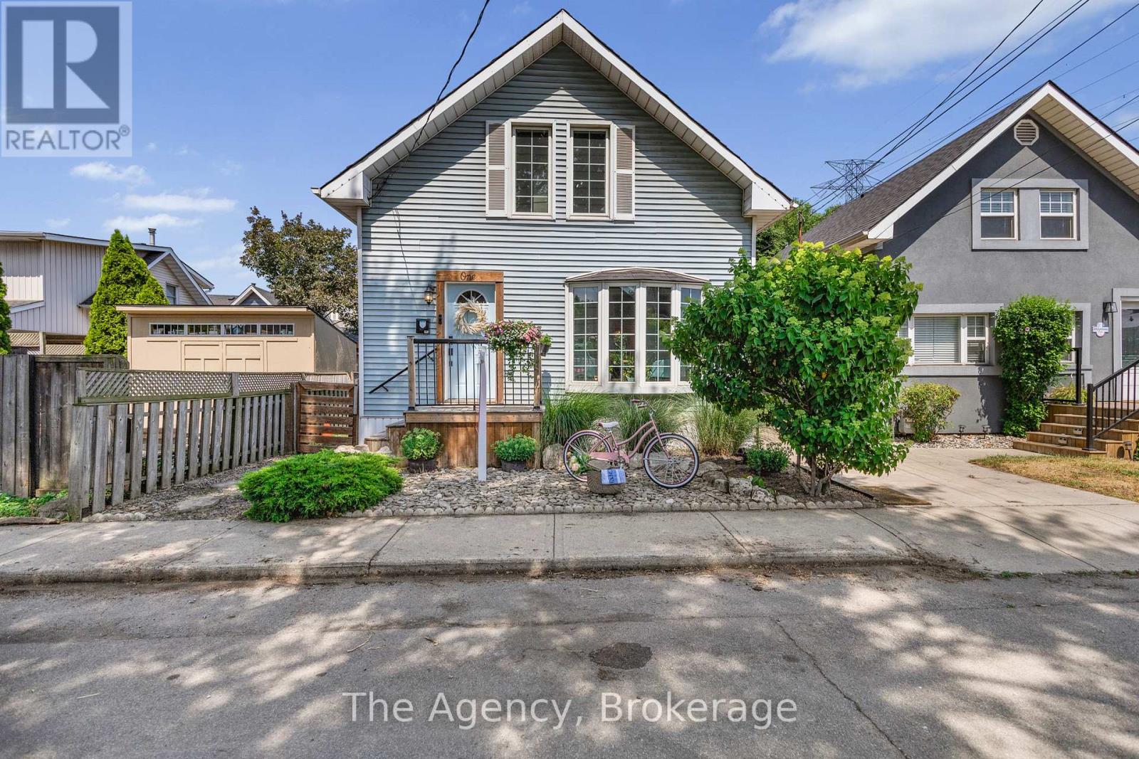 1 Mareve Avenue, Hamilton, Ontario  L8H 7A7 - Photo 4 - X12554360