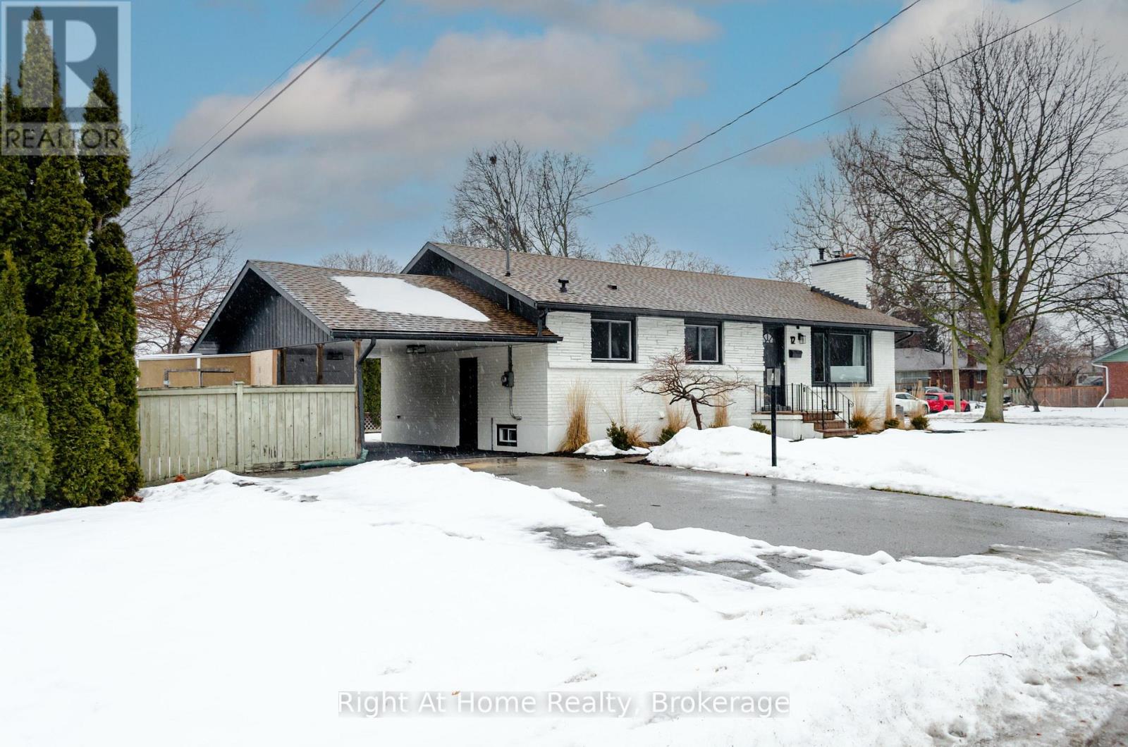 Main - 12 Northwood Drive, St. Catharines, Ontario  L2M 4J7 - Photo 2 - X12554470