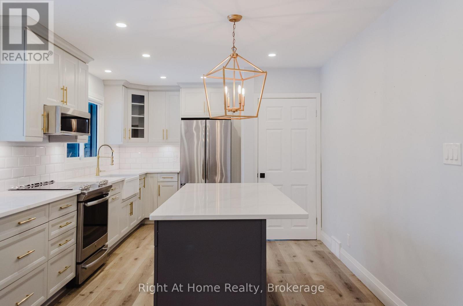 Main - 12 Northwood Drive, St. Catharines, Ontario  L2M 4J7 - Photo 4 - X12554470