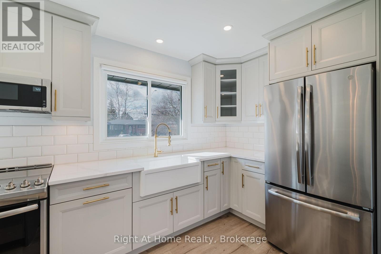 Main - 12 Northwood Drive, St. Catharines, Ontario  L2M 4J7 - Photo 5 - X12554470