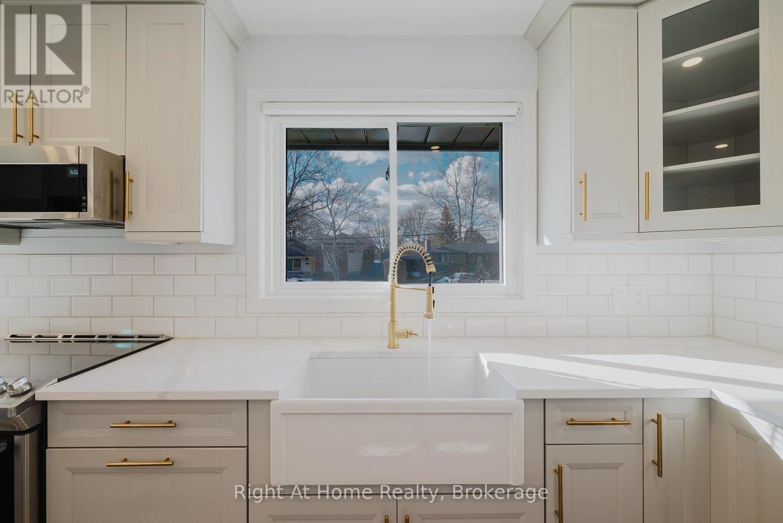 Main - 12 Northwood Drive, St. Catharines, Ontario  L2M 4J7 - Photo 9 - X12554470