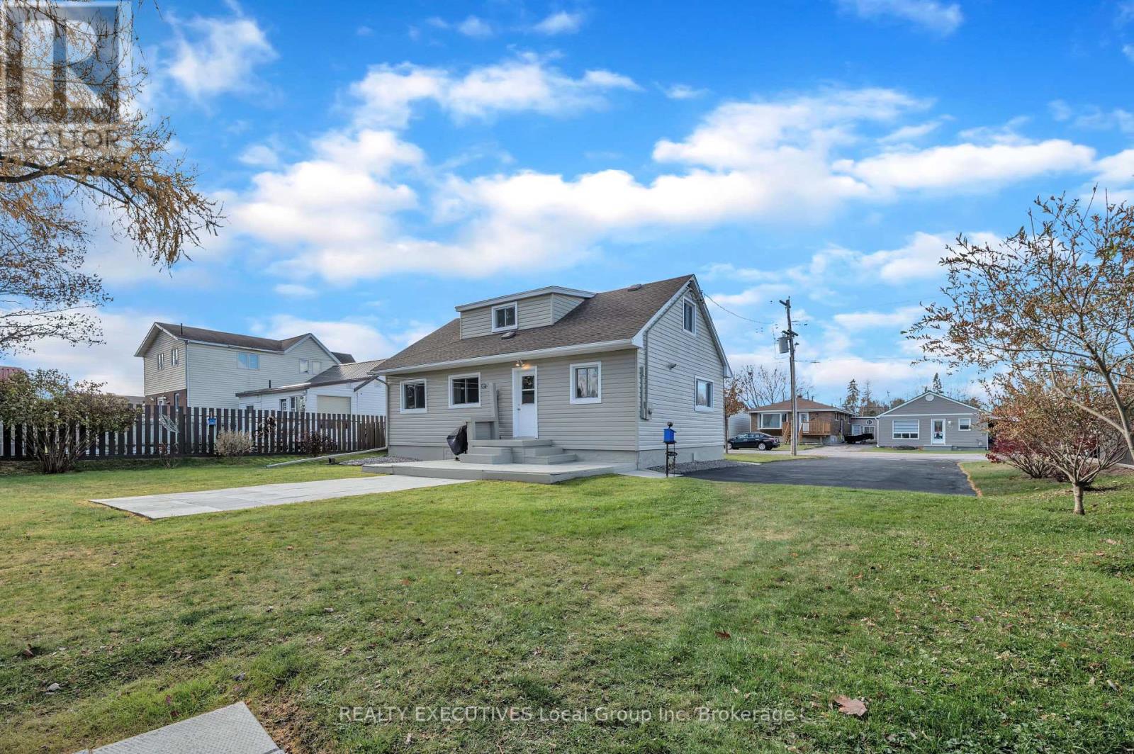 198 Lee Avenue, North Bay, Ontario  P1A 2K3 - Photo 2 - X12554244