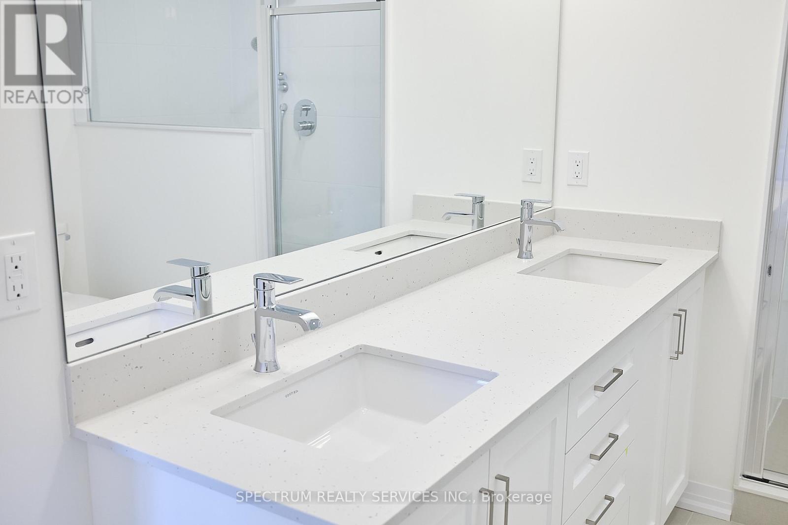 136 Adario Crescent, Vaughan, Ontario  L4H 4P7 - Photo 9 - N12554040